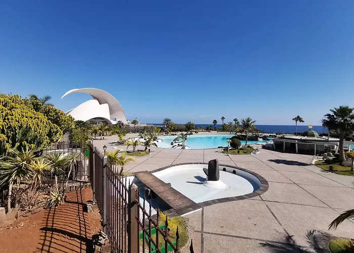 Home2Book Bright Apt & Communal Pool Santa Cruz